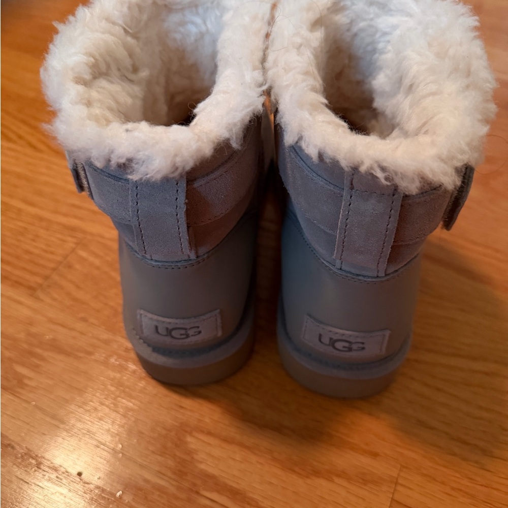 UGG Gray buckle strap boots with Cream Lining..New without tags. - Picture 2 of 5